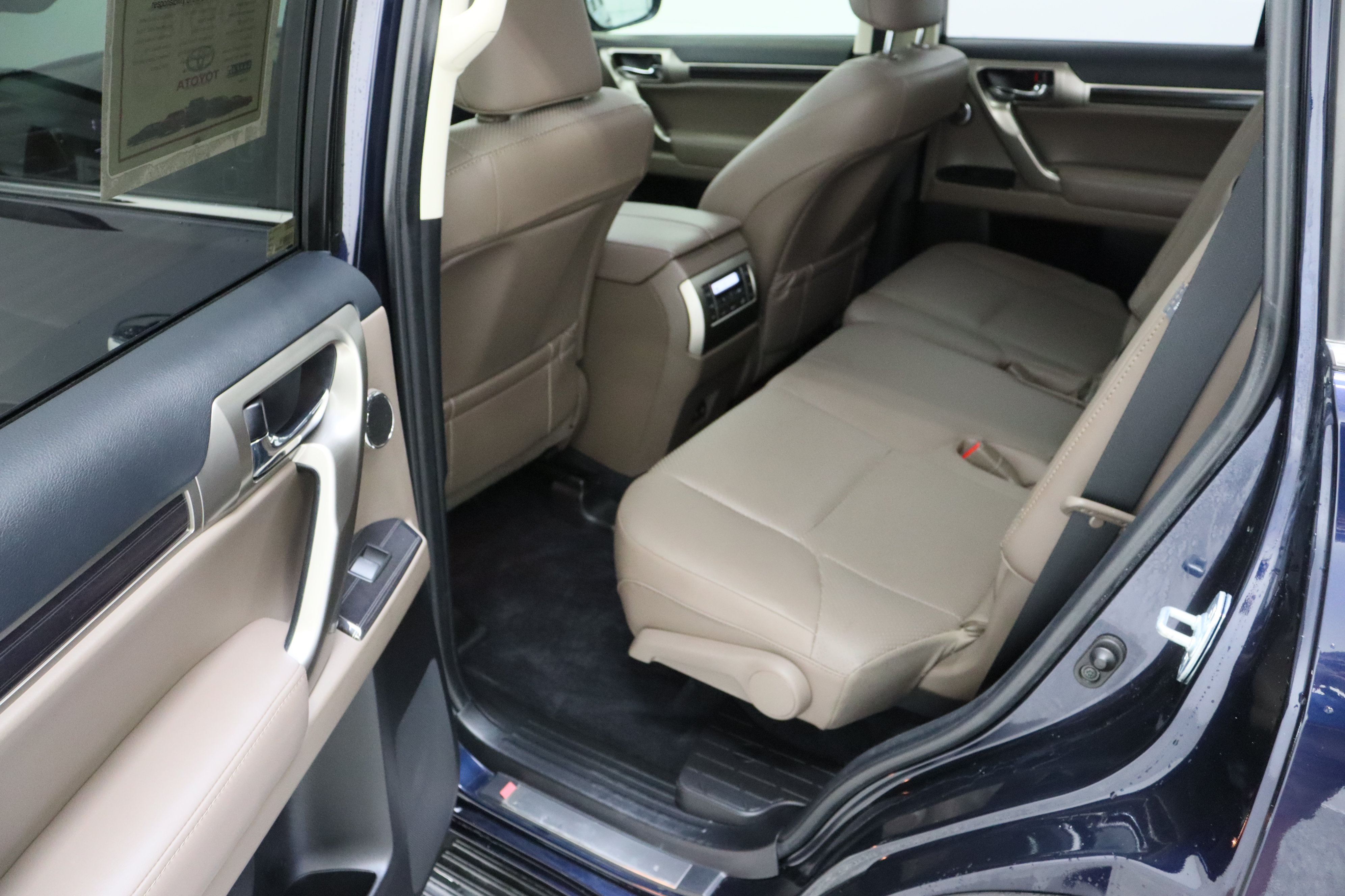 Used 2020 Lexus GX 460 Luxury w/ Accessory Package AWD/4WD image 31