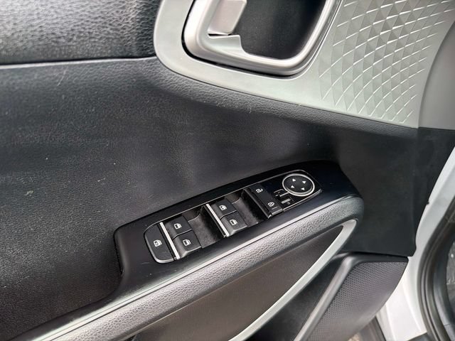 Used 2020 Kia Soul LX FWD image 17