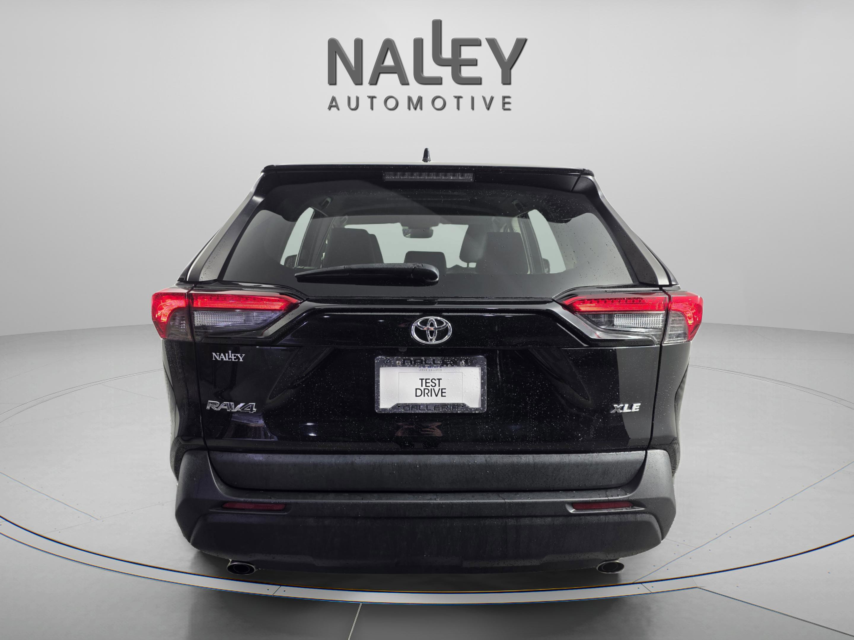 Used 2021 Toyota RAV4 XLE image 4