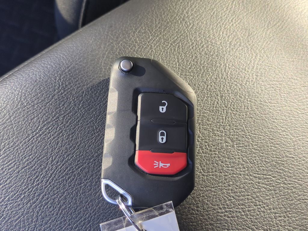 Used 2025 Jeep Gladiator Mojave w/ Safety Group image 34