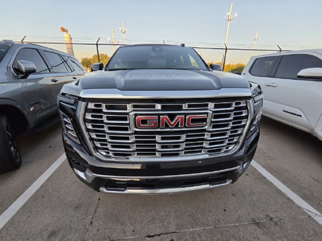 Used 2025 GMC Yukon Denali RWD image 2
