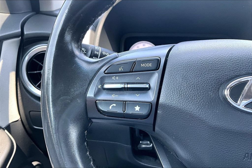 Used 2023 Hyundai Kona Limited AWD/4WD image 11