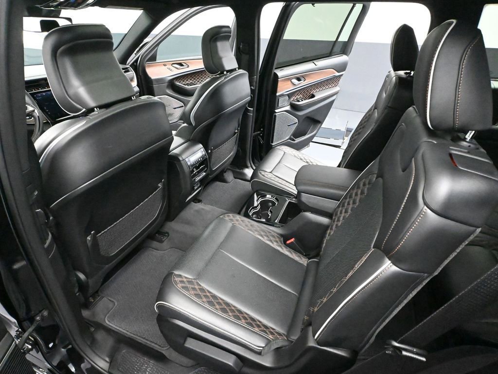 Used 2021 Jeep Grand Cherokee L Summit w/ Luxury Tech Group V AWD/4WD image 41