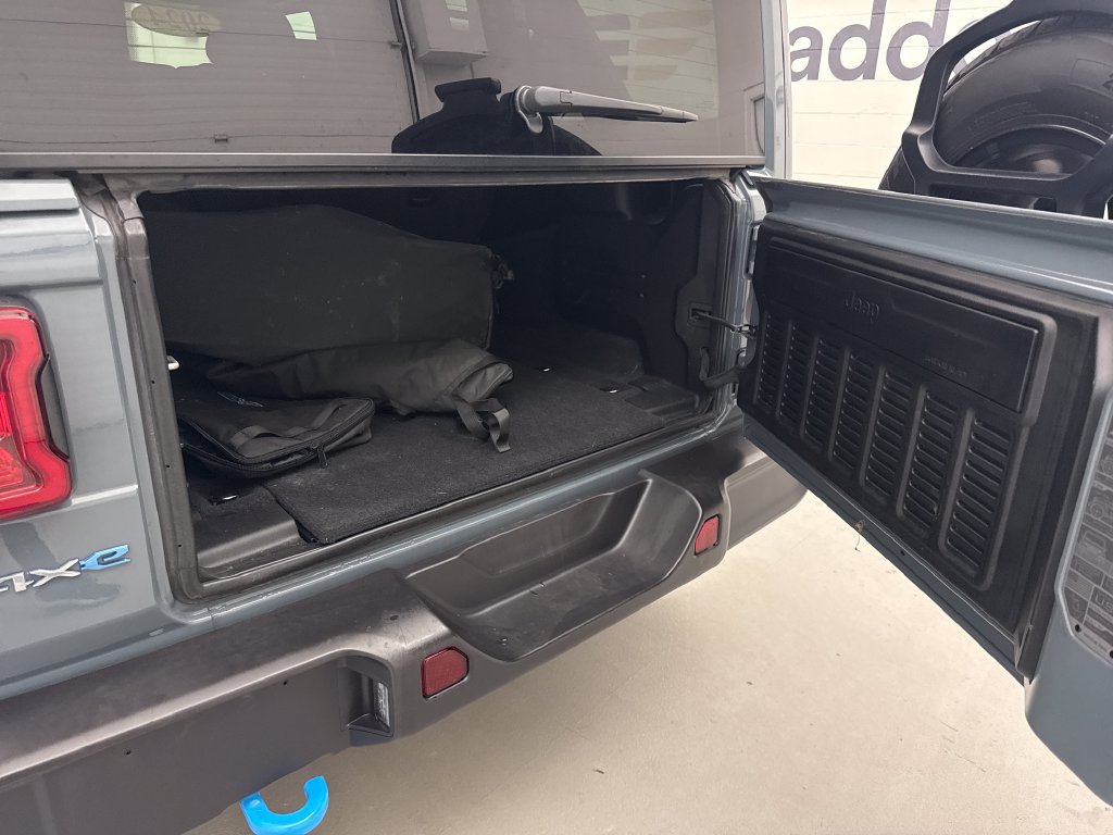Used 2024 Jeep Wrangler Unlimited Sahara AWD/4WD image 21