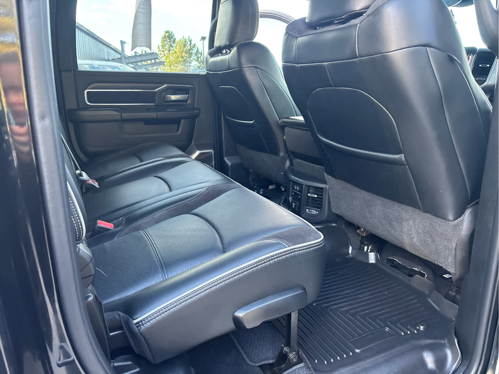 Used 2024 RAM 3500 Laramie w/ Night Edition image 32