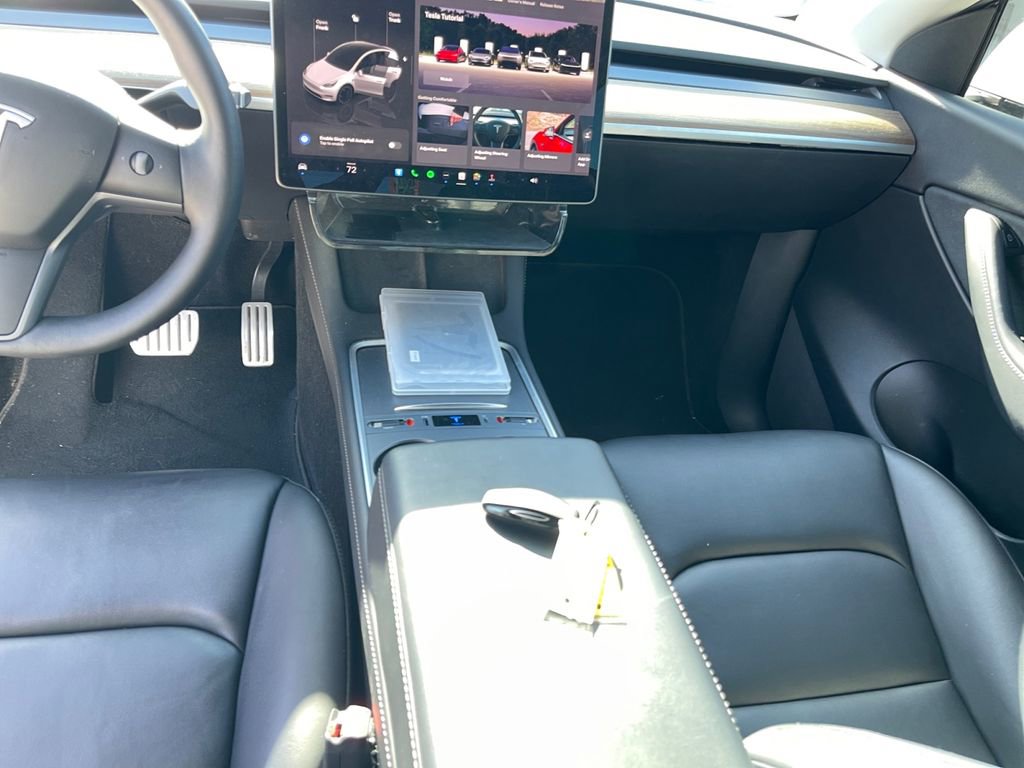 Used 2022 Tesla Model Y Performance image 11