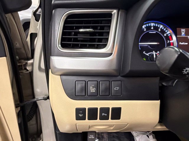 Used 2015 Toyota Highlander Limited AWD/4WD image 28