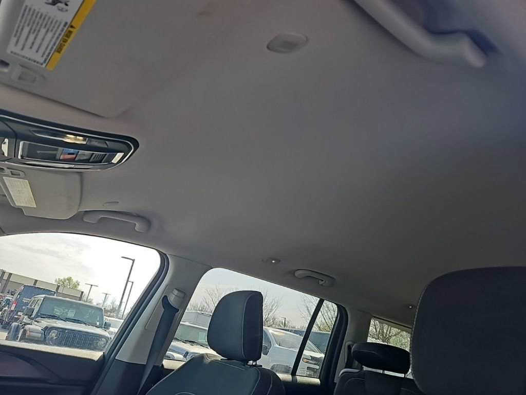 Used 2023 Jeep Grand Cherokee L Laredo image 17