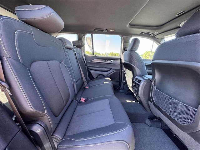 New 2025 Jeep Grand Cherokee Laredo w/ Luxury Tech Group I image 15