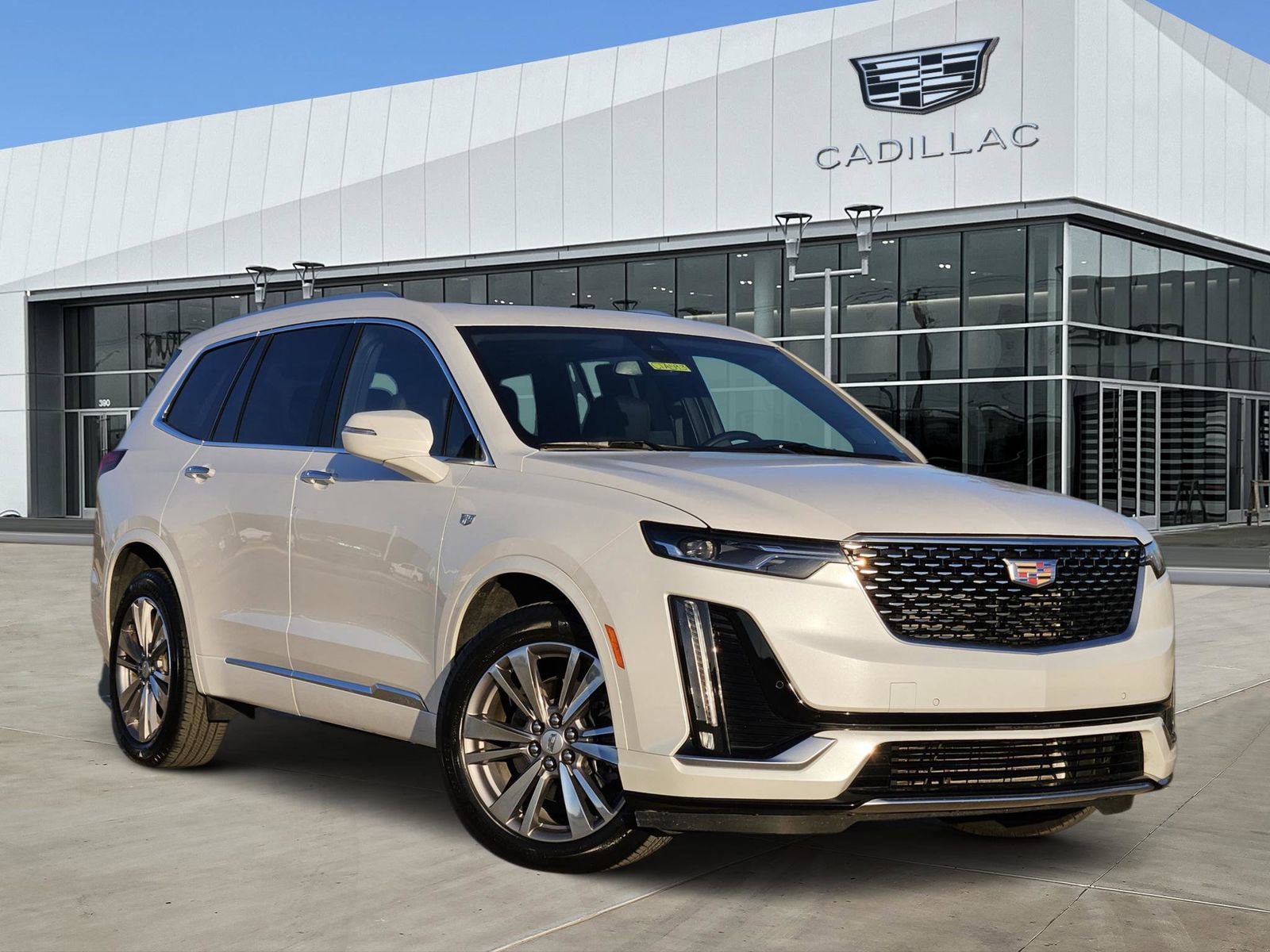 Certified 2025 Cadillac XT6 Premium Luxury image 1