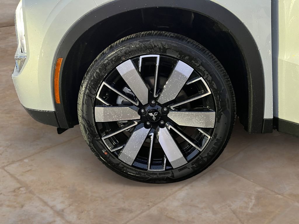 New 2026 Mitsubishi Outlander SE image 14