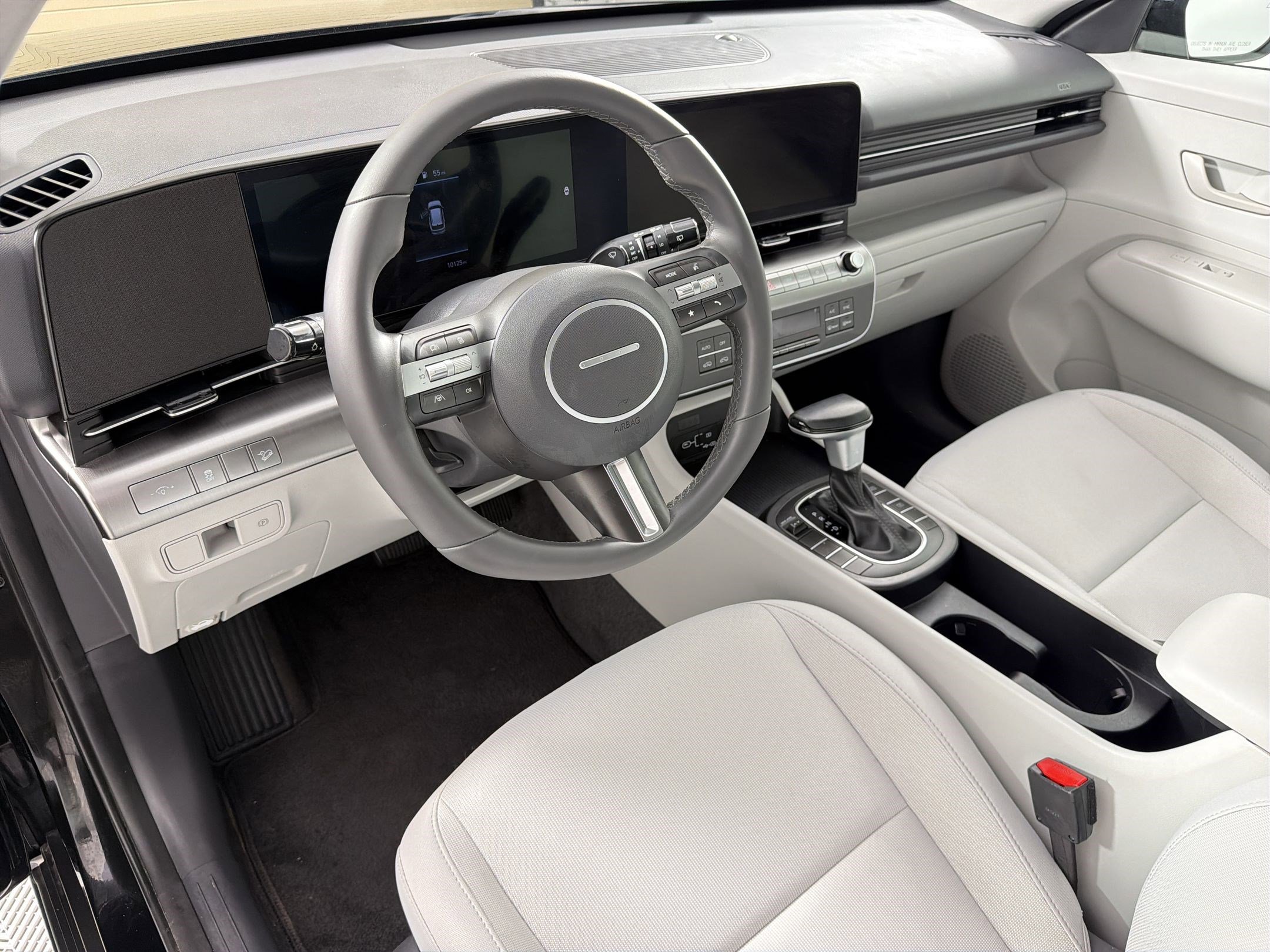 Certified 2025 Hyundai Kona SEL FWD image 4