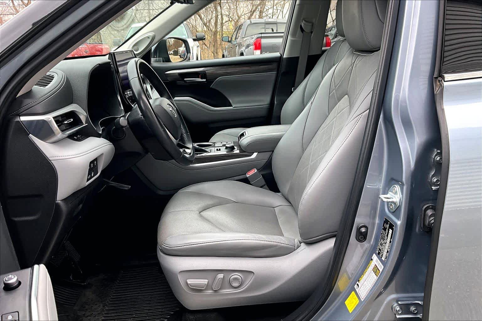 Used 2023 Toyota Highlander Platinum AWD/4WD image 9