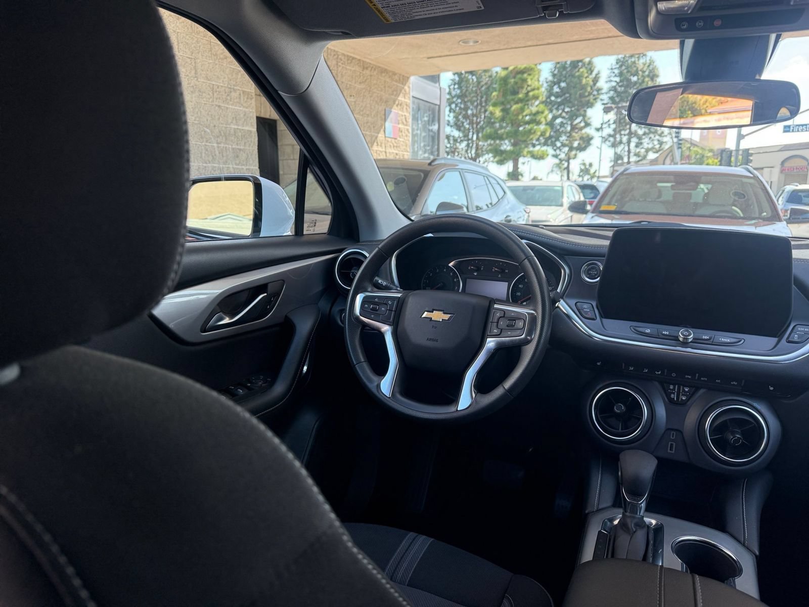 Used 2025 Chevrolet Blazer LT FWD image 31