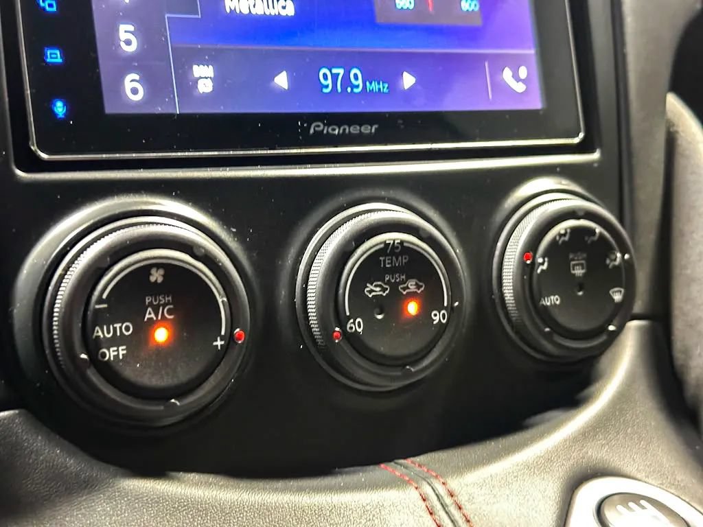 Used 2020 Nissan 370Z Coupe RWD image 26