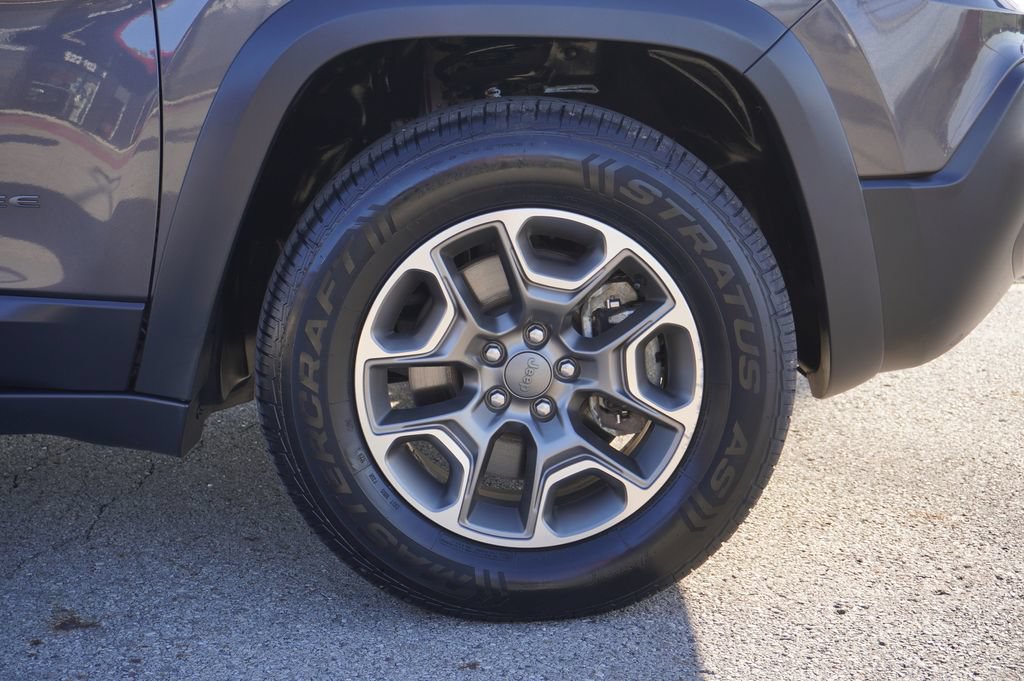 Used 2022 Jeep Cherokee Trailhawk w/ Sound & Nav Group AWD/4WD image 13
