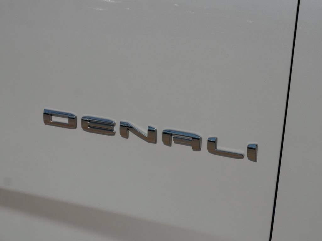 Used 2023 GMC Yukon XL Denali w/ Denali Reserve Package AWD/4WD image 10
