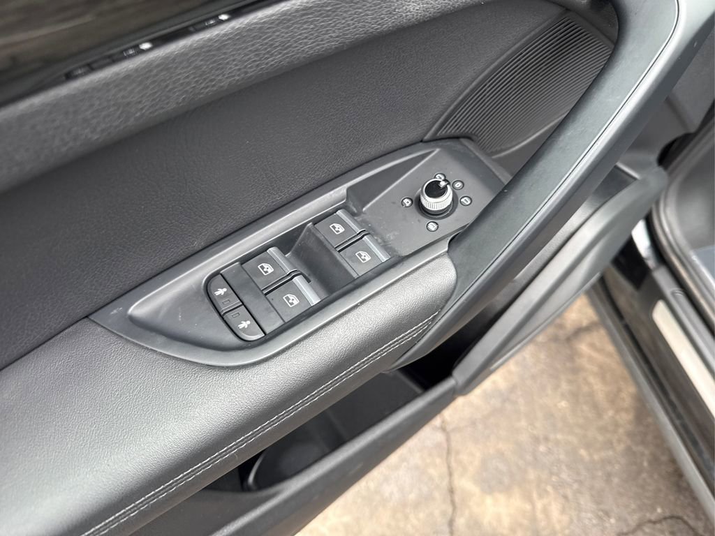 Used 2019 Audi Q5 Prestige w/ Prestige Package image 36