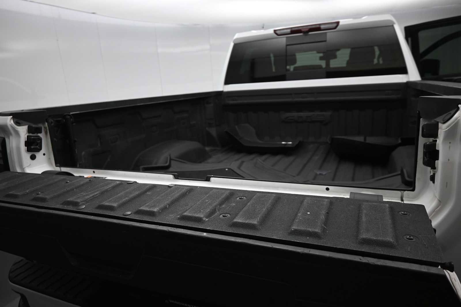Used 2024 GMC Sierra 2500 AT4 w/ AT4 Preferred Package AWD/4WD image 14