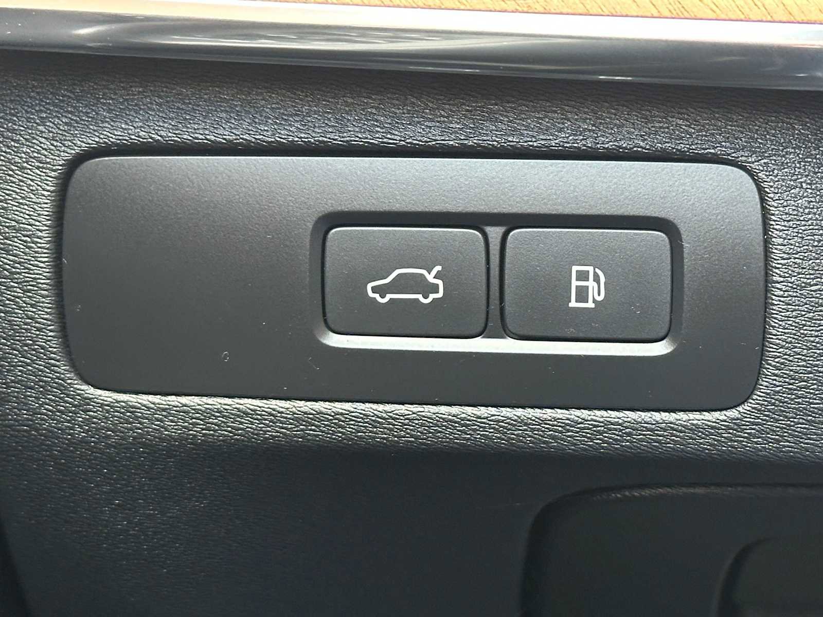 Certified 2023 Volvo XC90 T8 Plus AWD/4WD image 31