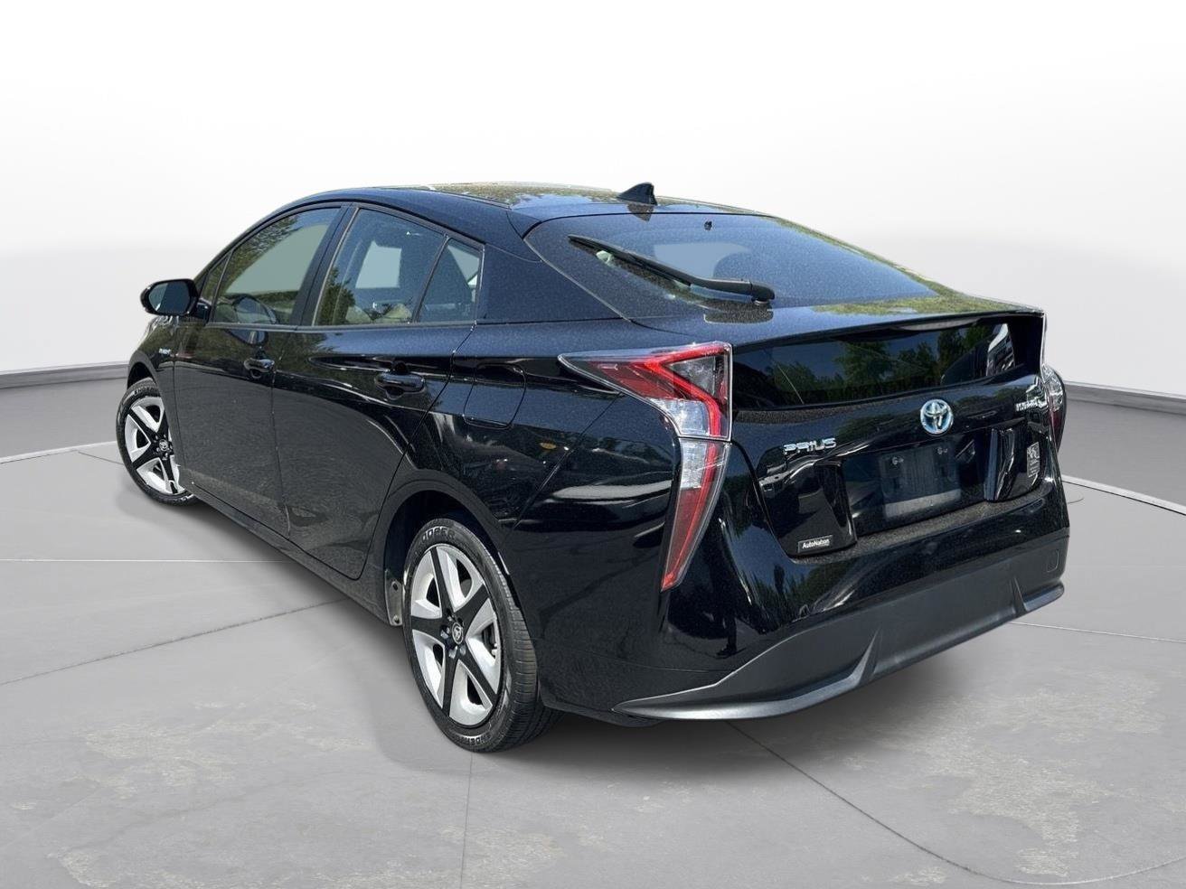Used 2017 Toyota Prius Three Touring FWD image 8