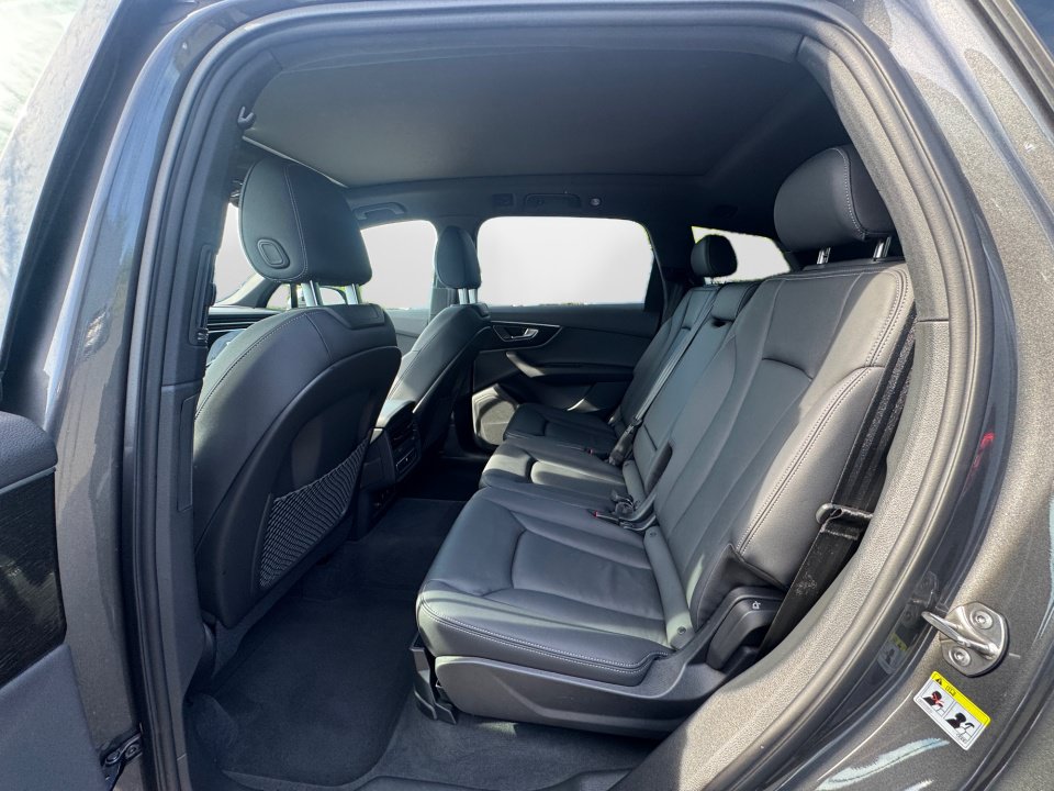 Certified 2025 Audi Q7 2.0T Premium w/ Convenience Package AWD/4WD image 13