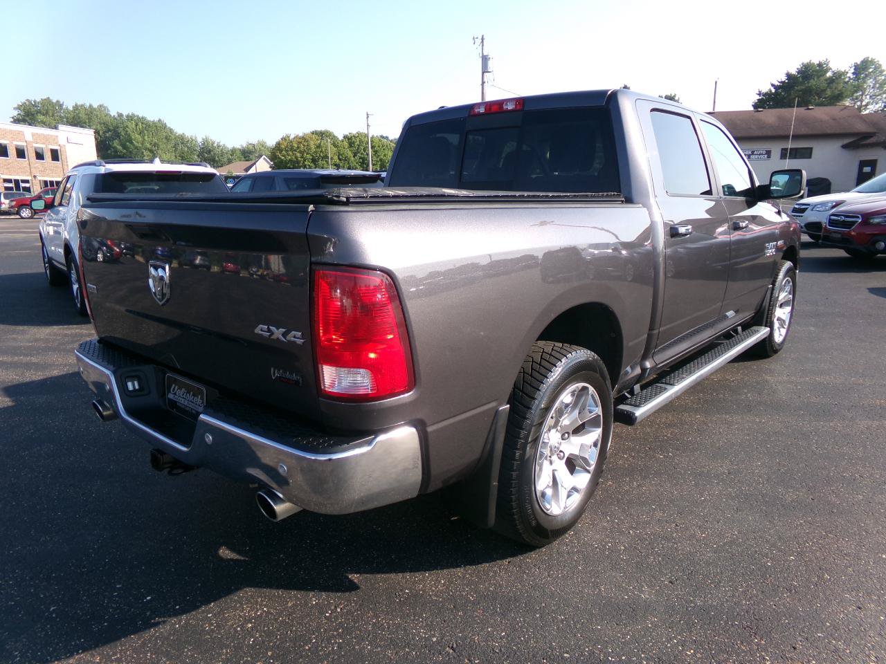 Used 2017 RAM 1500 Classic SLT w/ SLT Plus D←cor Group AWD/4WD image 8