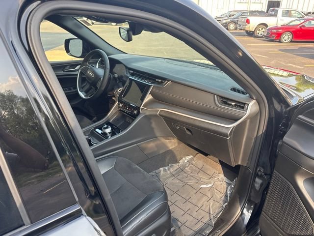 Used 2023 Jeep Grand Cherokee Altitude AWD/4WD image 23