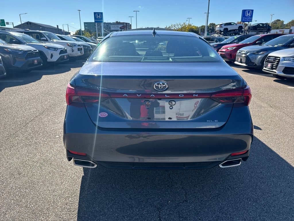 Used 2019 Toyota Avalon XLE w/ Moonroof Package image 6