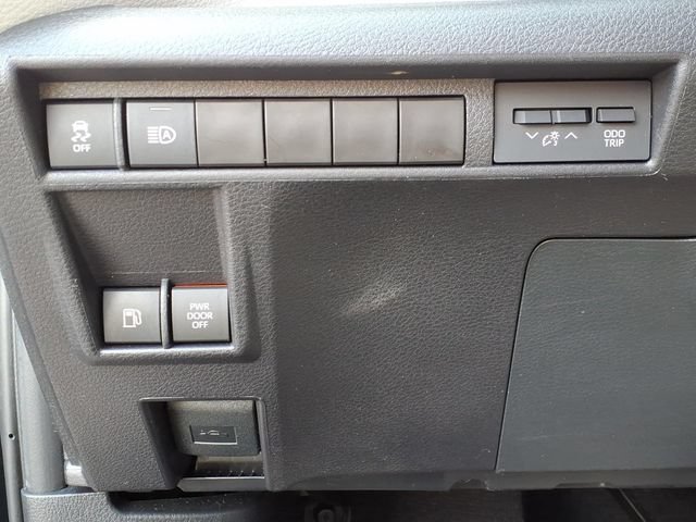 Certified 2026 Toyota Sienna XLE FWD image 20