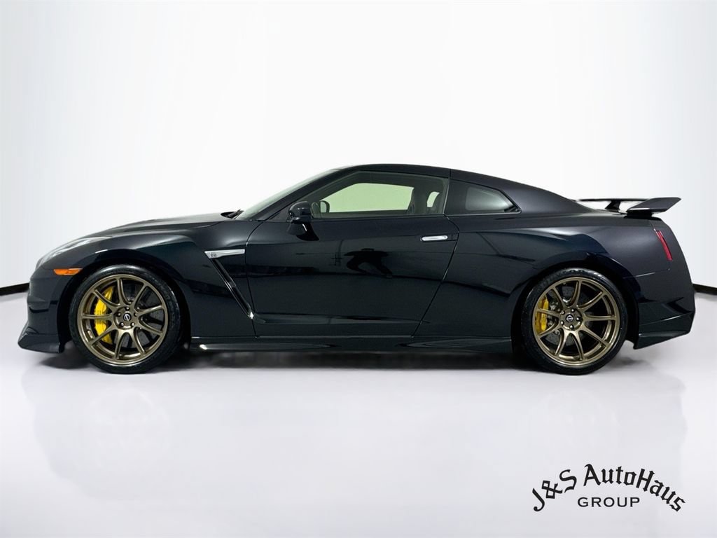 Used 2024 Nissan GT-R w/ Floor Mat Package AWD/4WD image 4