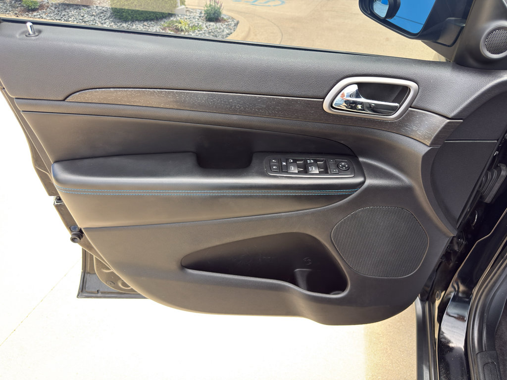 Used 2018 Jeep Grand Cherokee Laredo AWD/4WD image 12