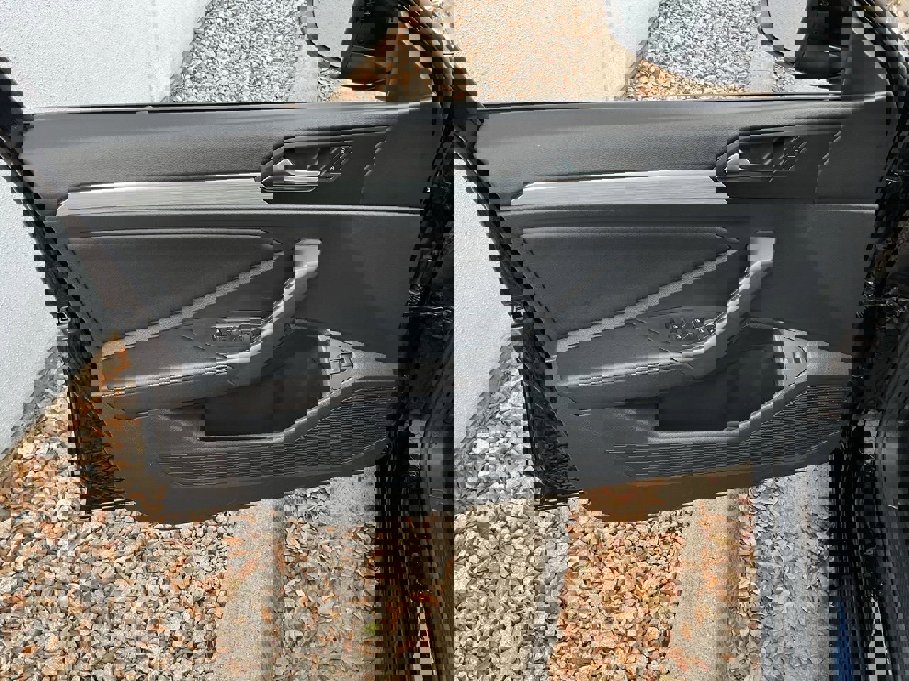 Used 2025 Volkswagen Jetta S image 12