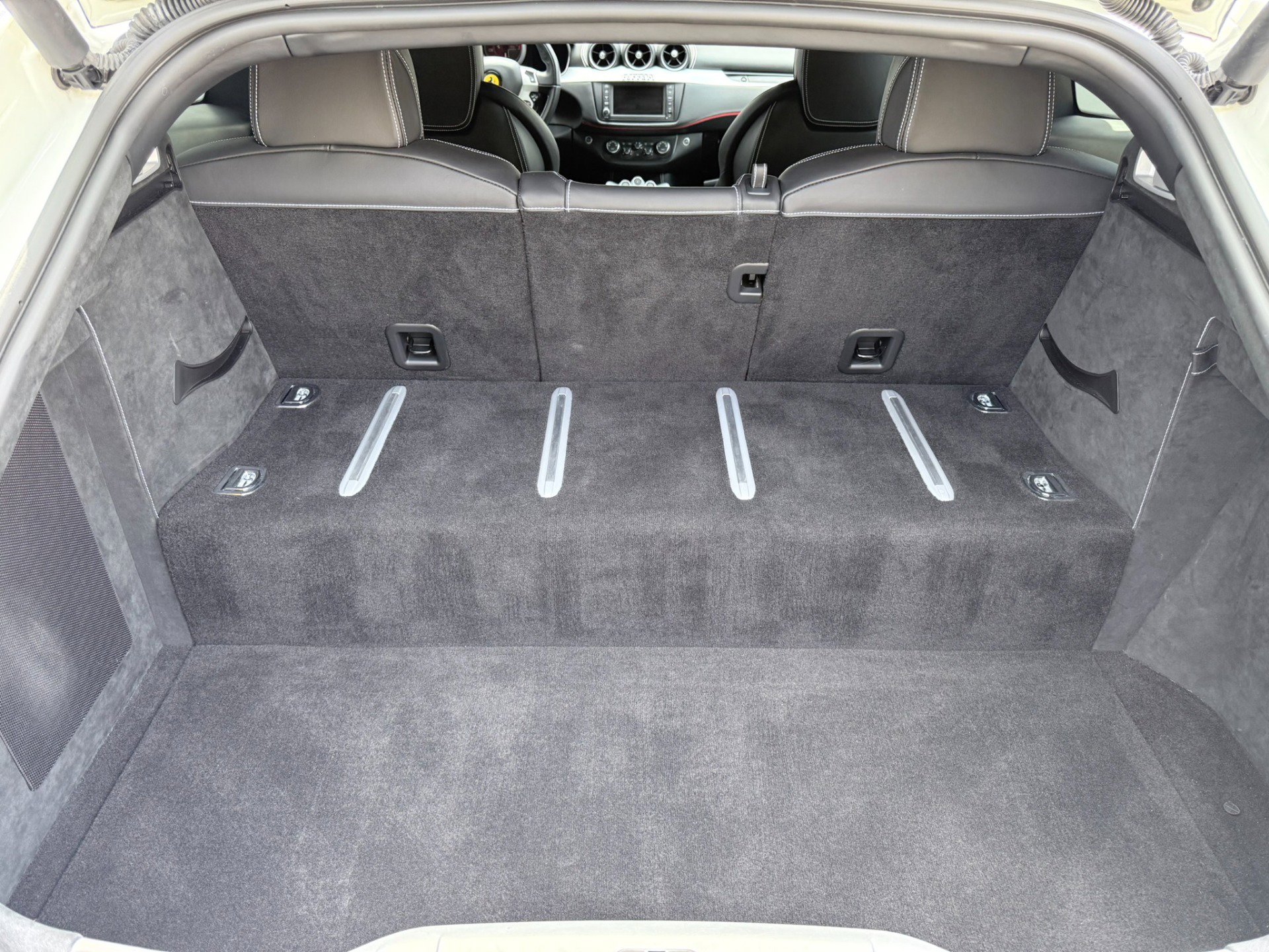 Used 2012 Ferrari FF image 41