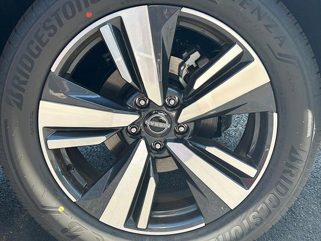New 2025 Nissan Rogue SL w/ Tech Package image 24
