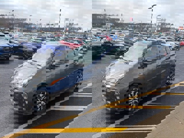 Used 2019 Toyota Prius XLE image 2