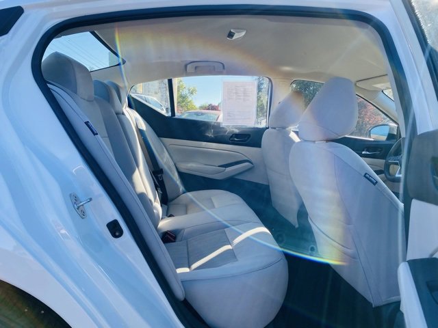 Used 2025 Nissan Altima 2.5 SV image 9