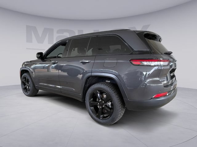 Used 2023 Jeep Grand Cherokee Altitude AWD/4WD image 3