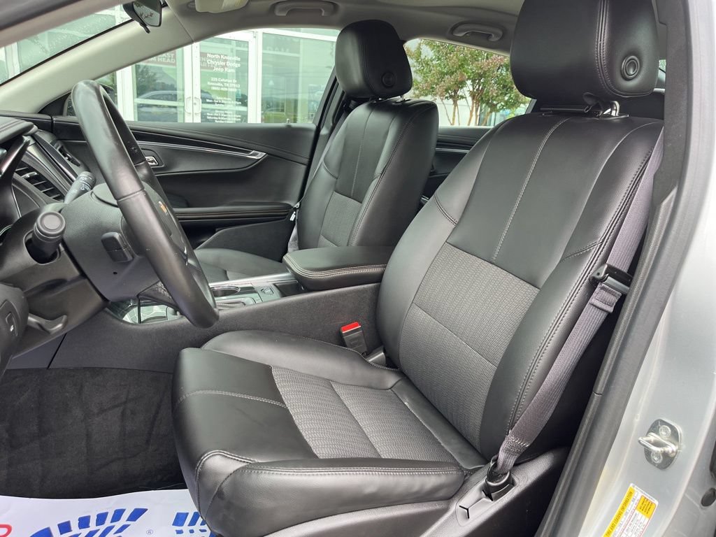 Used 2016 Chevrolet Impala LT FWD image 4