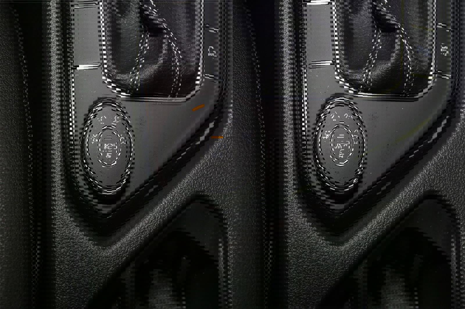 New 2025 Volkswagen Taos SE image 22