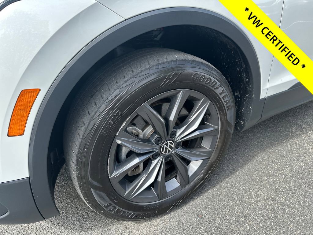 Certified 2023 Volkswagen Tiguan SE AWD/4WD image 2