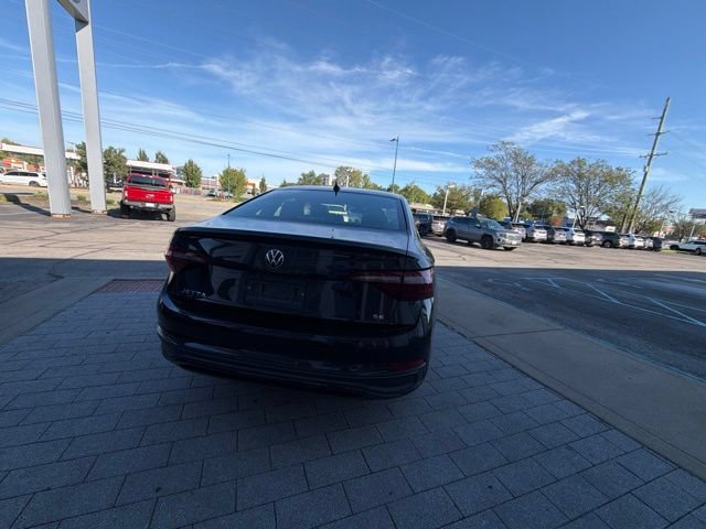 Used 2023 Volkswagen Jetta SE w/ Panoramic Sunroof Package FWD image 16