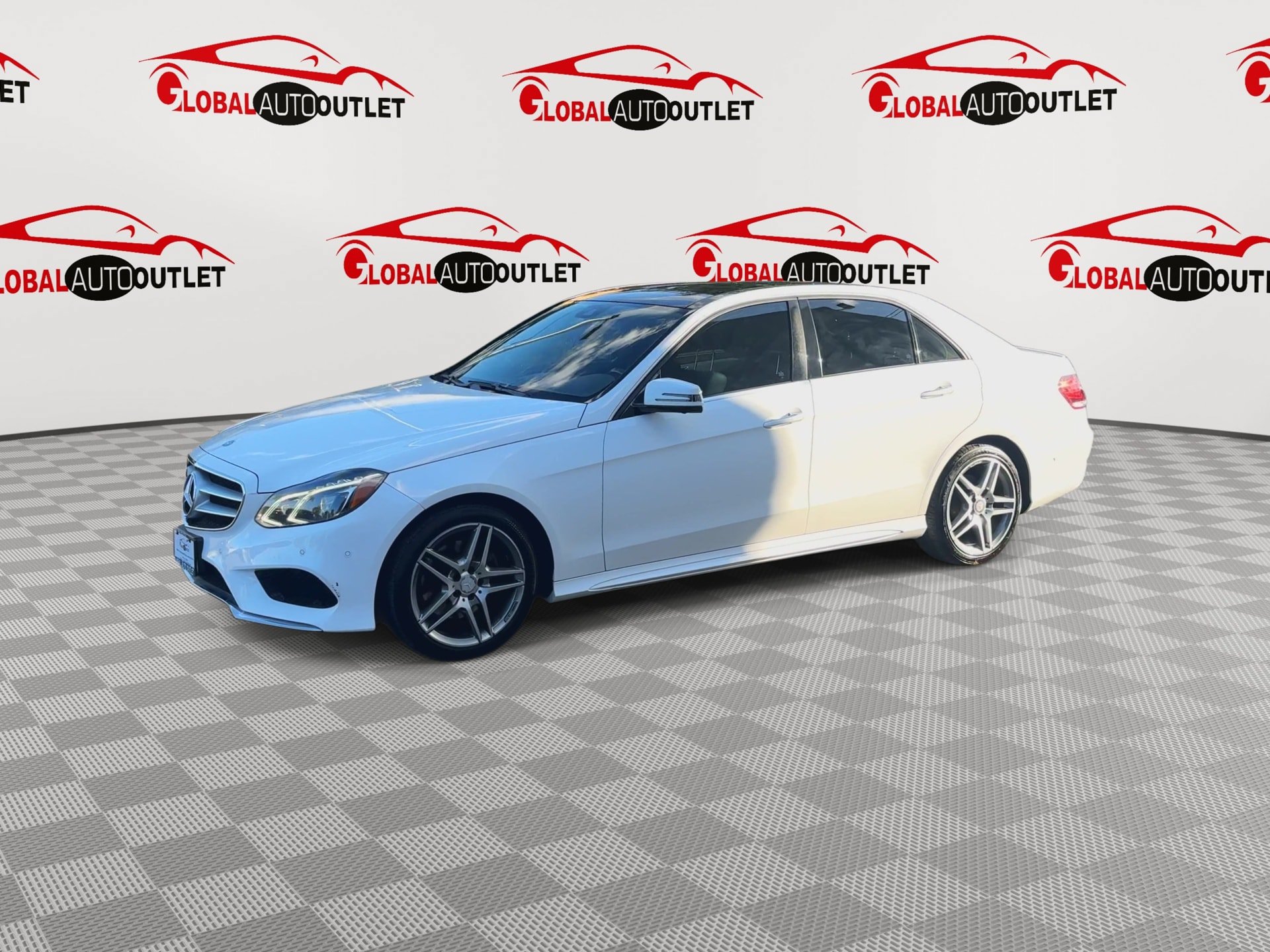 Used 2016 Mercedes-Benz E 400 Sedan image 4