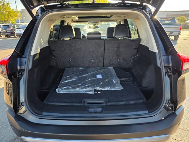 Used 2023 Nissan Rogue SL w/ SL Premium Package image 14