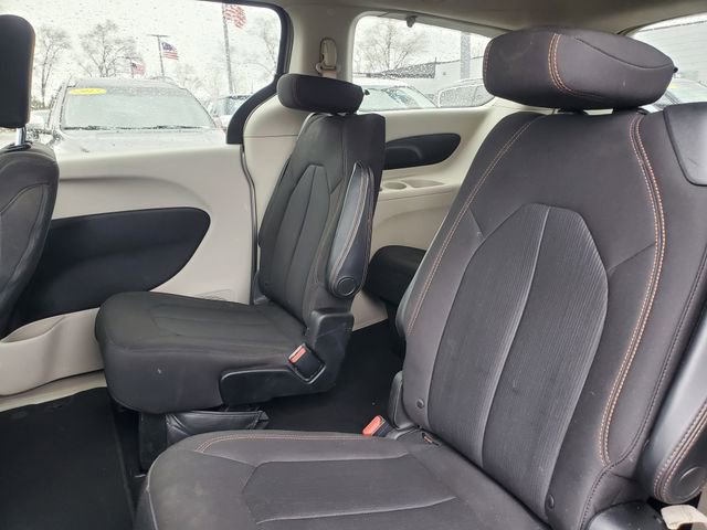 Used 2017 Chrysler Pacifica Touring image 33