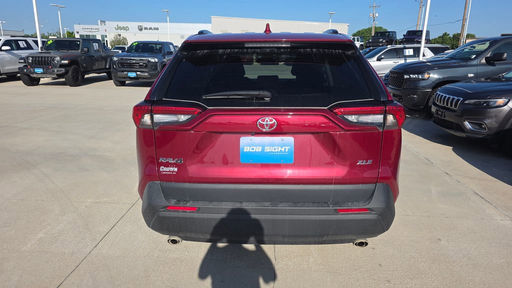 Used 2023 Toyota RAV4 XLE w/ Convenience Package FWD image 4