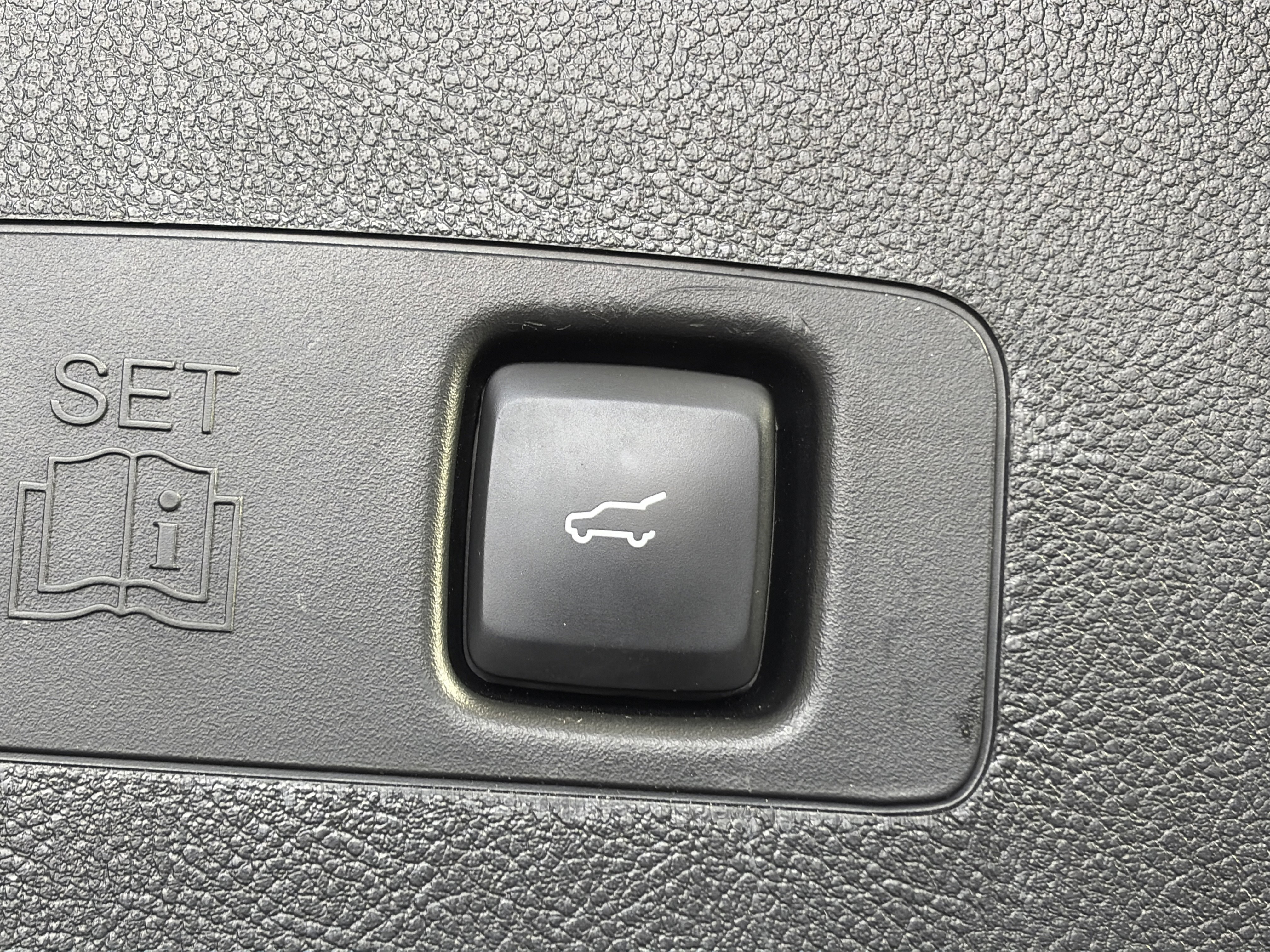 Used 2025 Lincoln Corsair AWD image 15