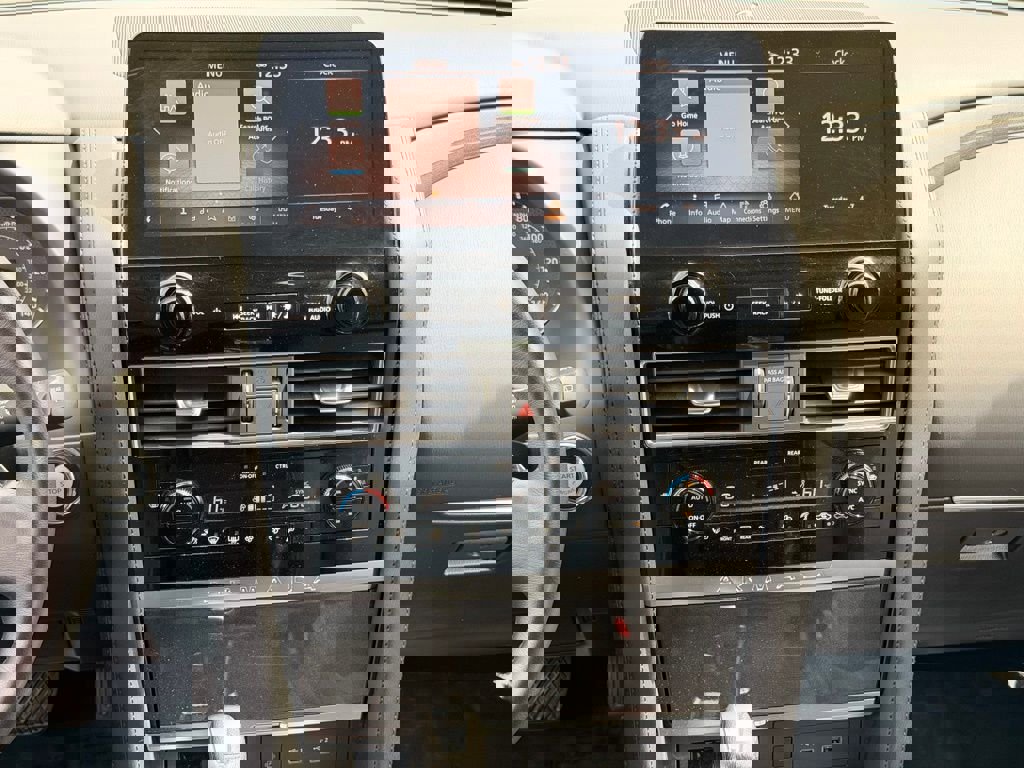 Used 2024 Nissan Armada SV image 18