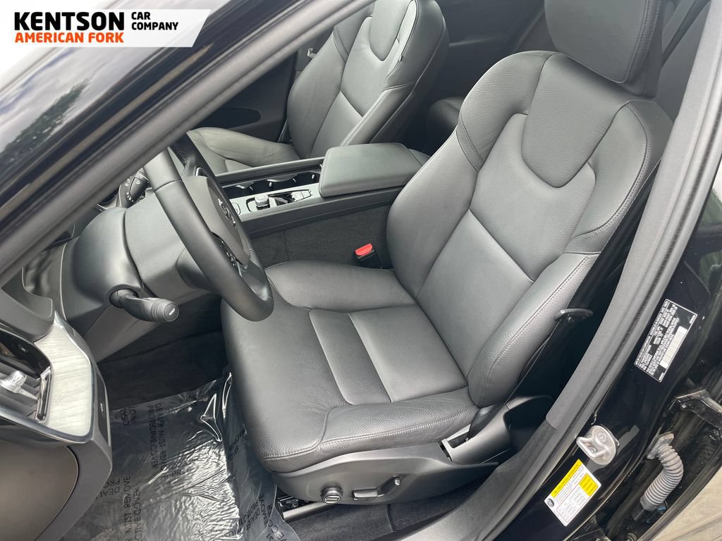 Used 2025 Volvo XC60 B5 Plus AWD/4WD image 32