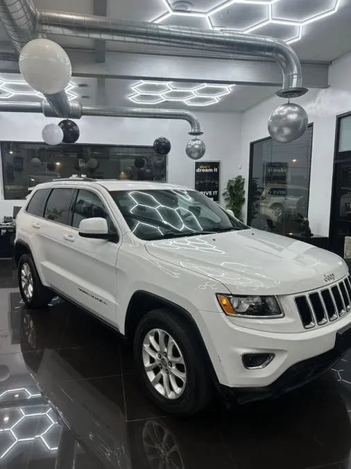 Used 2014 Jeep Grand Cherokee Laredo w/ 18" Wheel & 8.4" Radio Group
